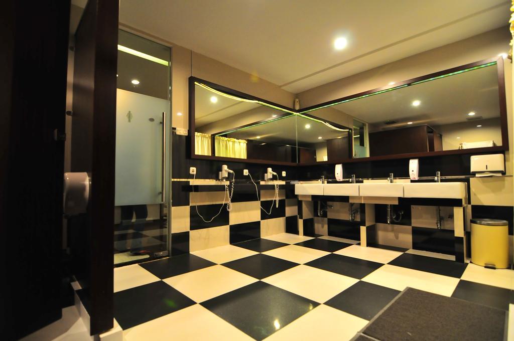 Capsule Hostel Old Batavia Jakarta Kültér fotó